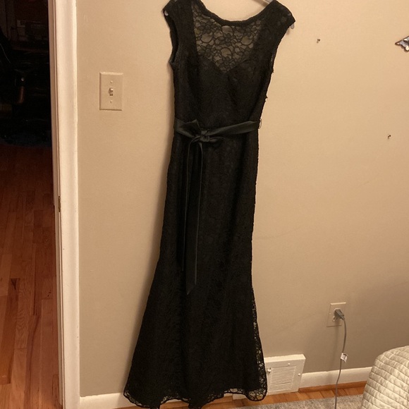 Mori Lee lace evening gown with V back - Picture 7 of 12